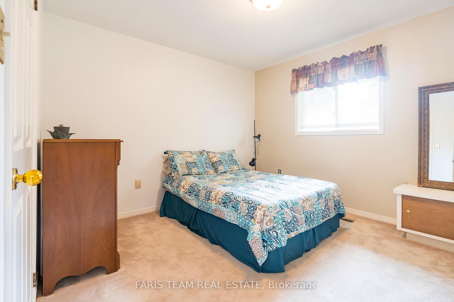 Photo 14 of 16 Richler Crescent, Barrie, Letitia Heights — HOMEH