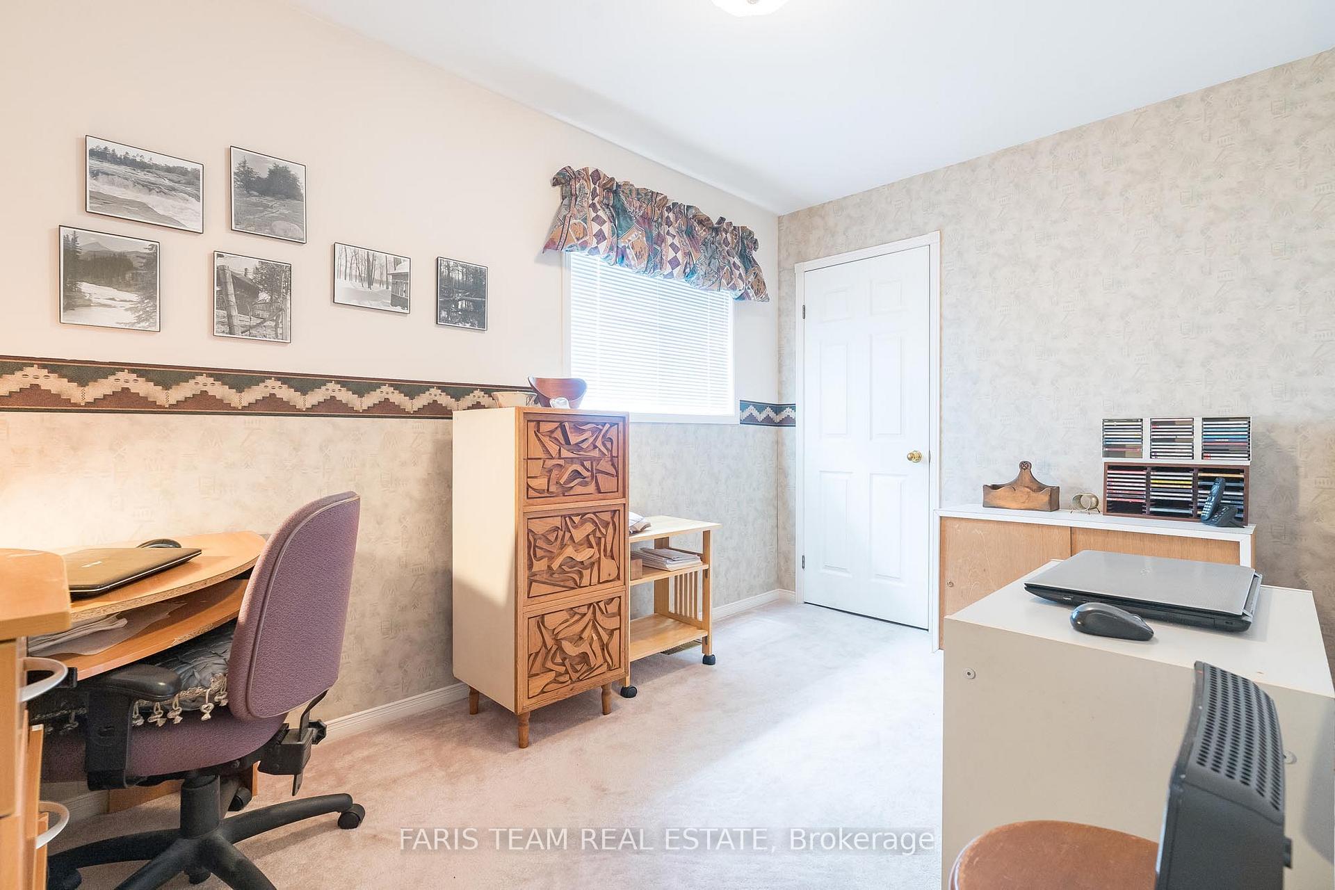 Photo 12 of 16 Richler Crescent, Barrie, Letitia Heights — HOMEH