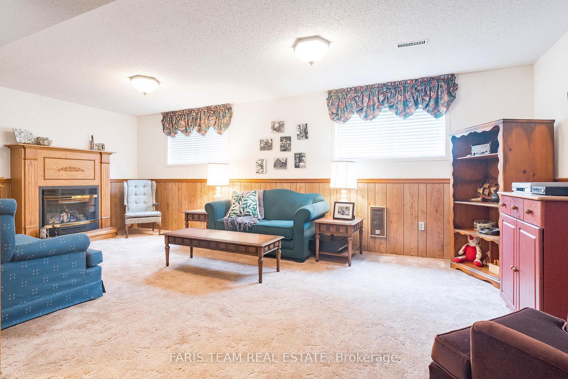 Photo 15 of 16 Richler Crescent, Barrie, Letitia Heights — HOMEH