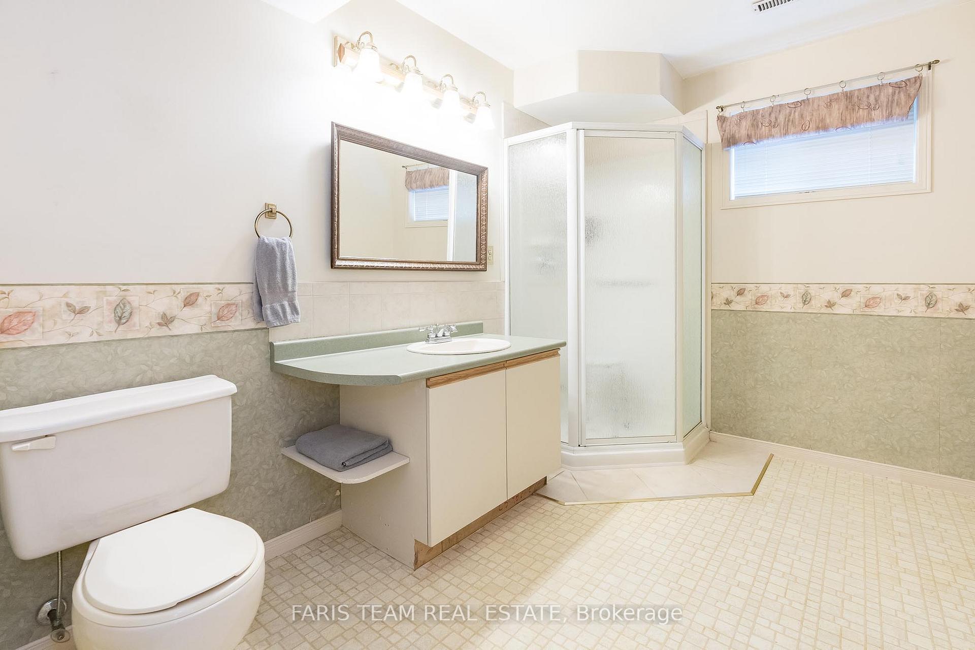 Photo 20 of 16 Richler Crescent, Barrie, Letitia Heights — HOMEH