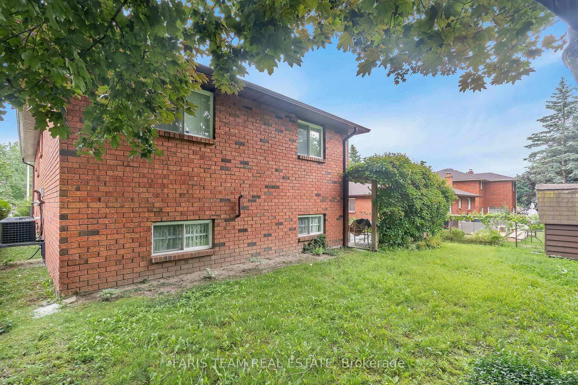 Photo 23 of 16 Richler Crescent, Barrie, Letitia Heights — HOMEH