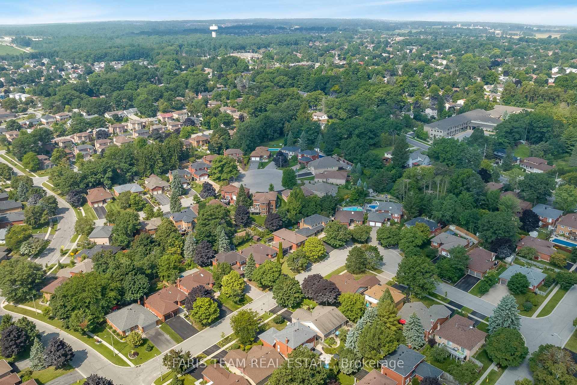 Photo 24 of 16 Richler Crescent, Barrie, Letitia Heights — HOMEH