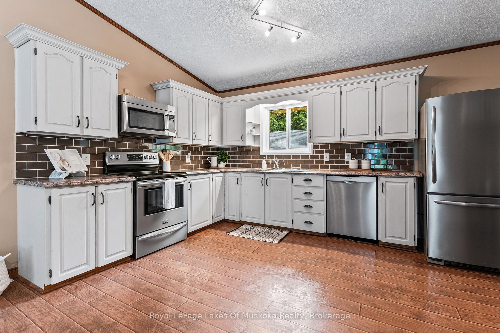 Photo 14 of 1851 Cedar Lane, Bracebridge, Macaulay — HOMEH