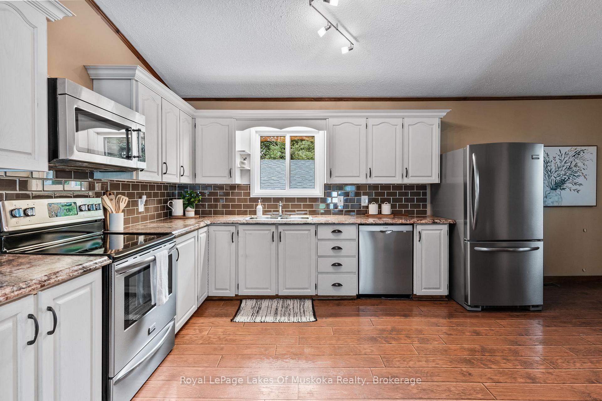 Photo 6 of 1851 Cedar Lane, Bracebridge, Macaulay — HOMEH