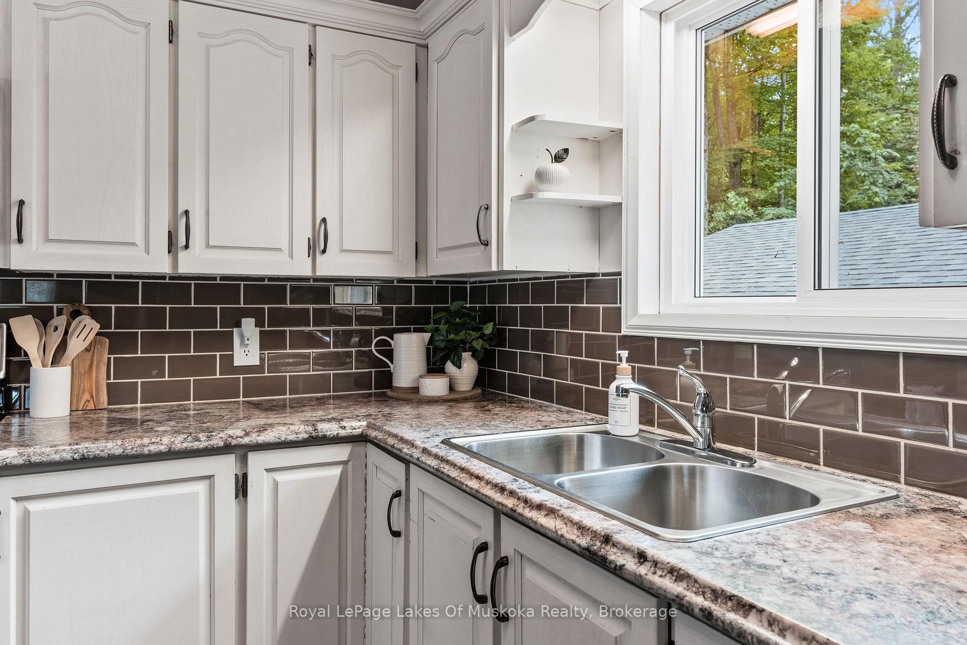 Photo 17 of 1851 Cedar Lane, Bracebridge, Macaulay — HOMEH