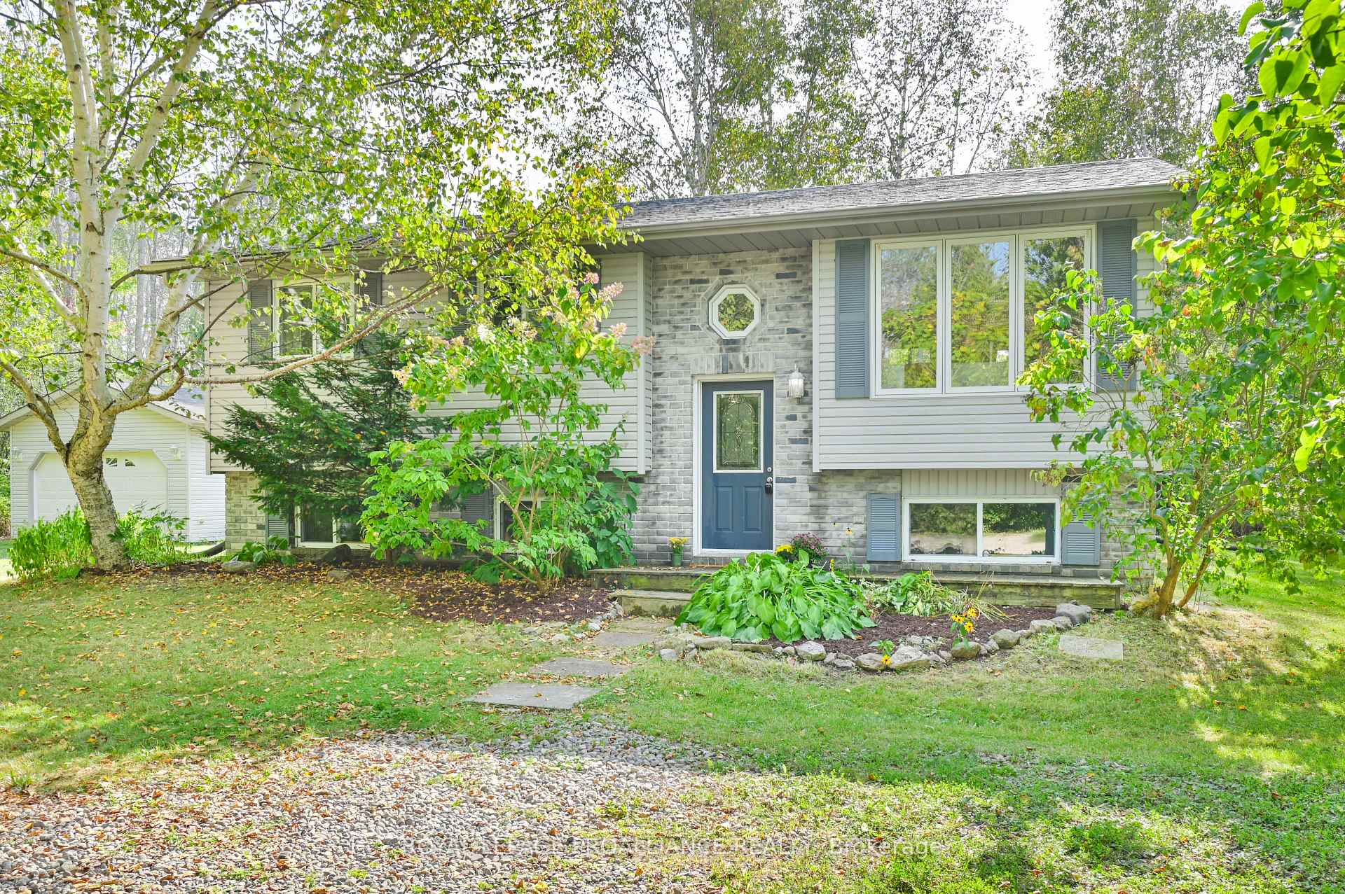 Front of 21289 Loyalist Parkway