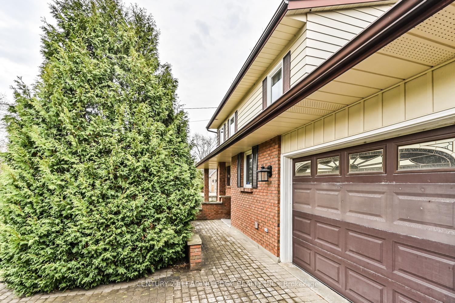Photo 10 of 2 Mill Race Court, Markham, Rural Markham — HOMEH