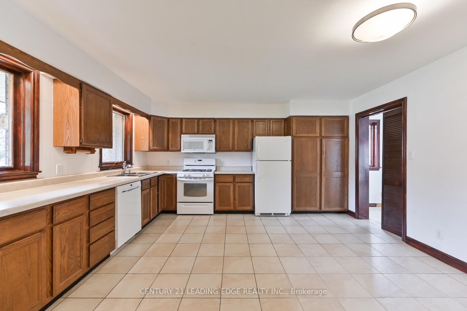 Photo 5 of 2 Mill Race Court, Markham, Rural Markham — HOMEH