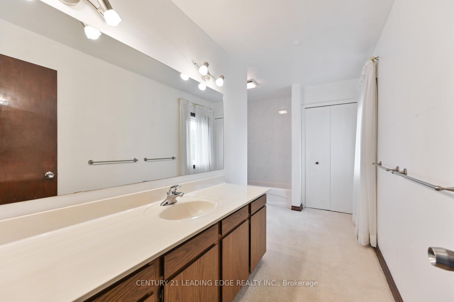 Photo 15 of 2 Mill Race Court, Markham, Rural Markham — HOMEH