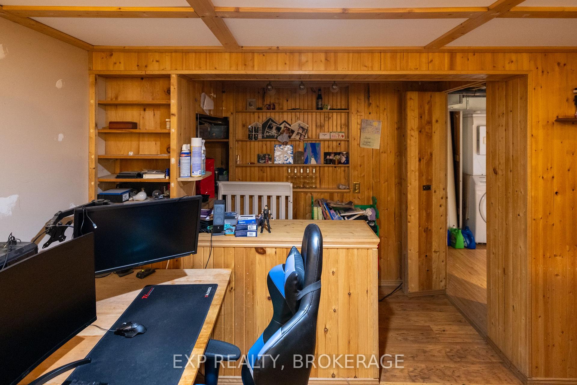 Photo 8 of 908 Uxbridge Crescent, Kingston, East Gardiners Rd — HOMEH