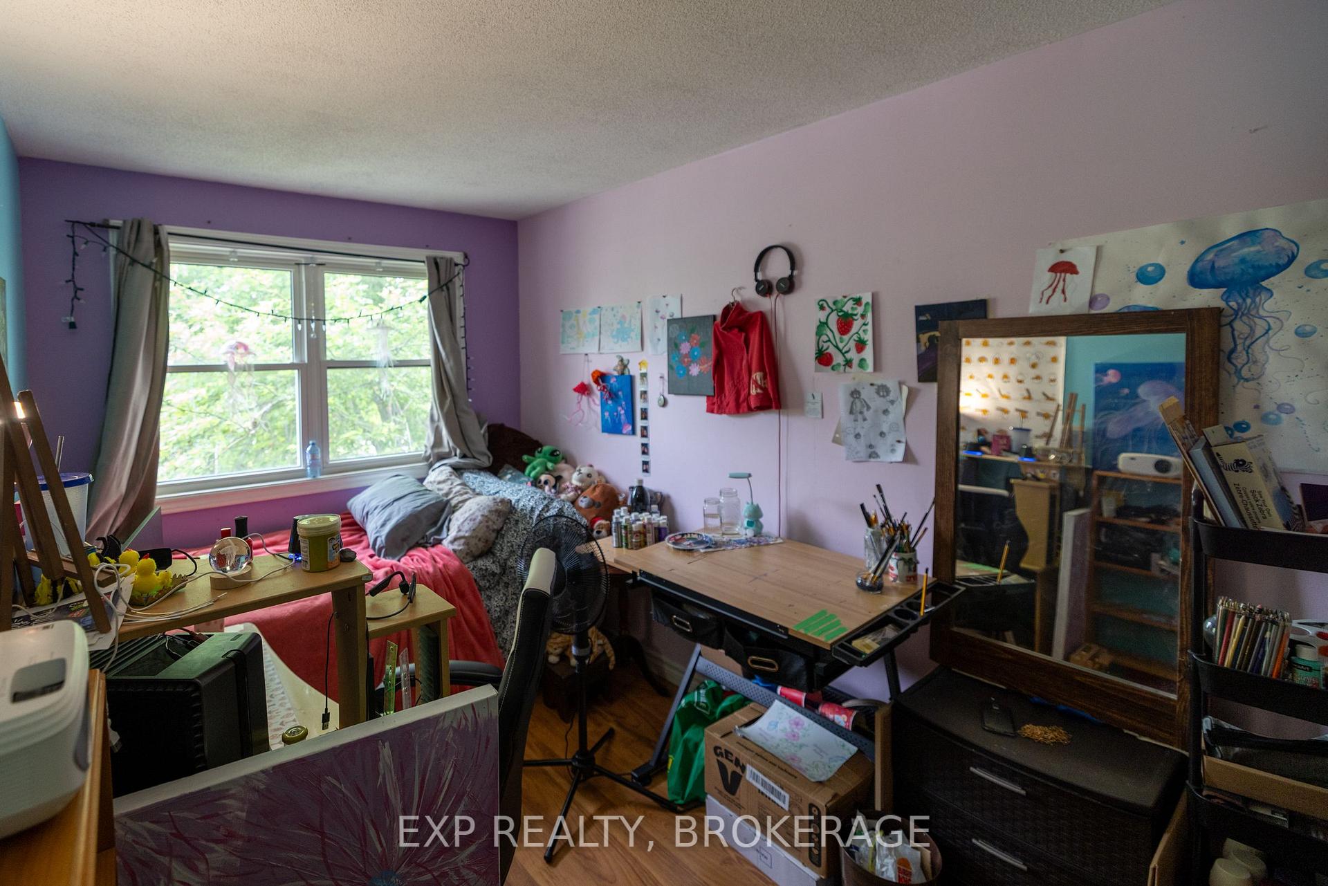 Photo 13 of 908 Uxbridge Crescent, Kingston, East Gardiners Rd — HOMEH