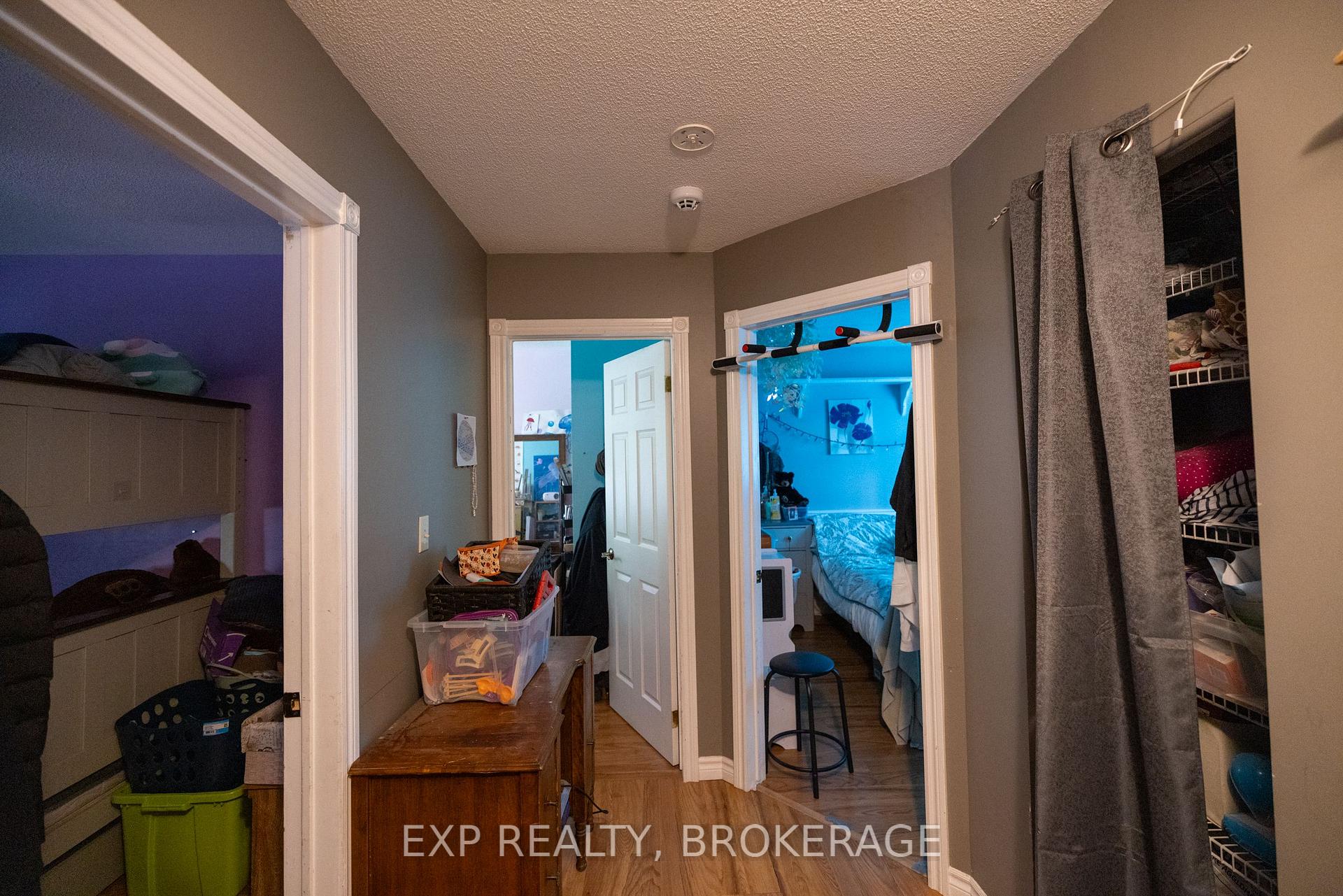 Photo 18 of 908 Uxbridge Crescent, Kingston, East Gardiners Rd — HOMEH