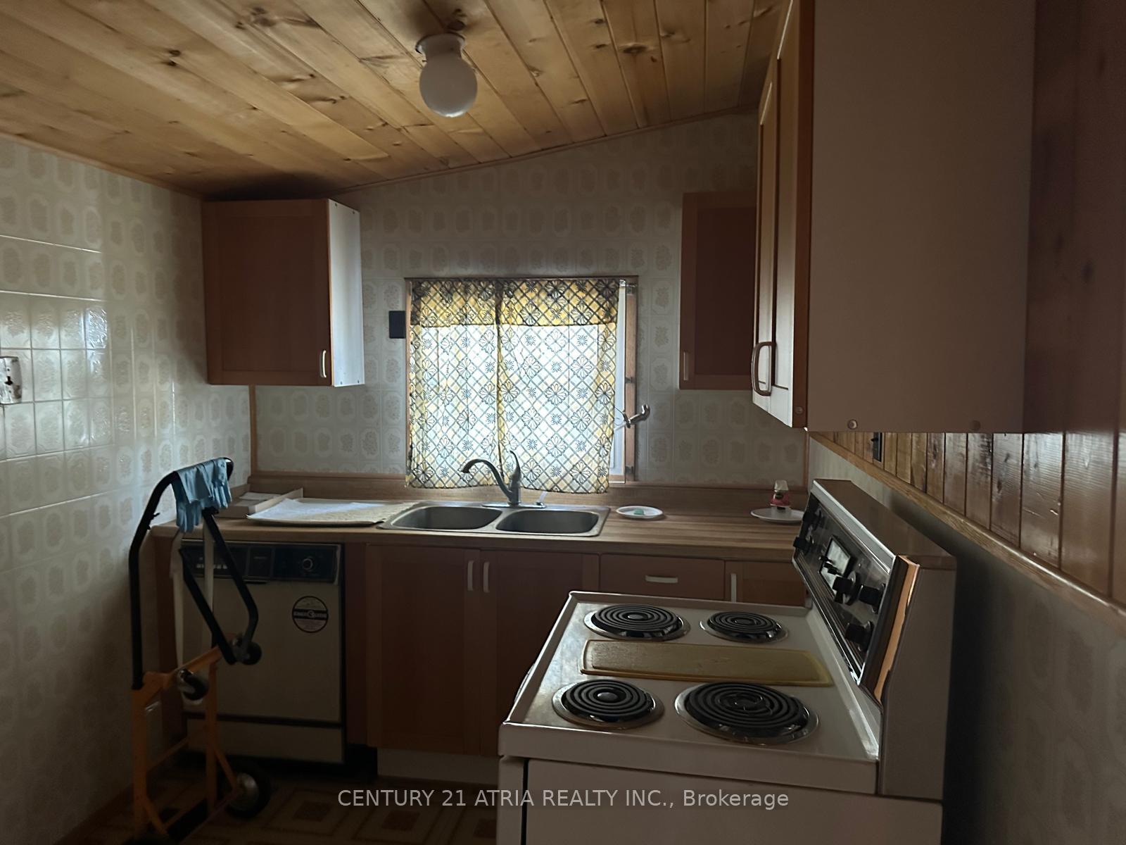 Photo 10 of 452 Champlain Road, Penetanguishene — HOMEH