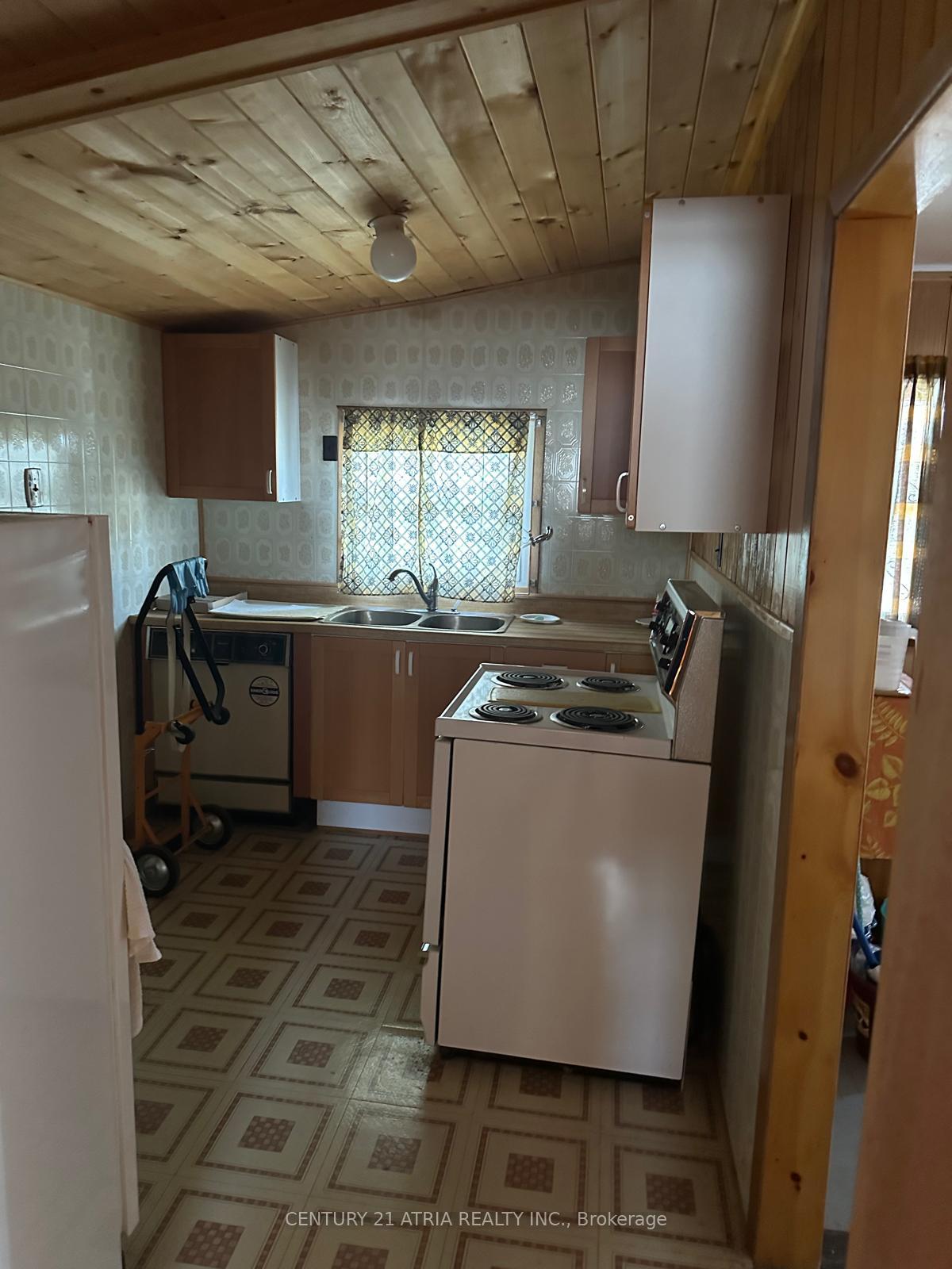 Photo 3 of 452 Champlain Road, Penetanguishene — HOMEH