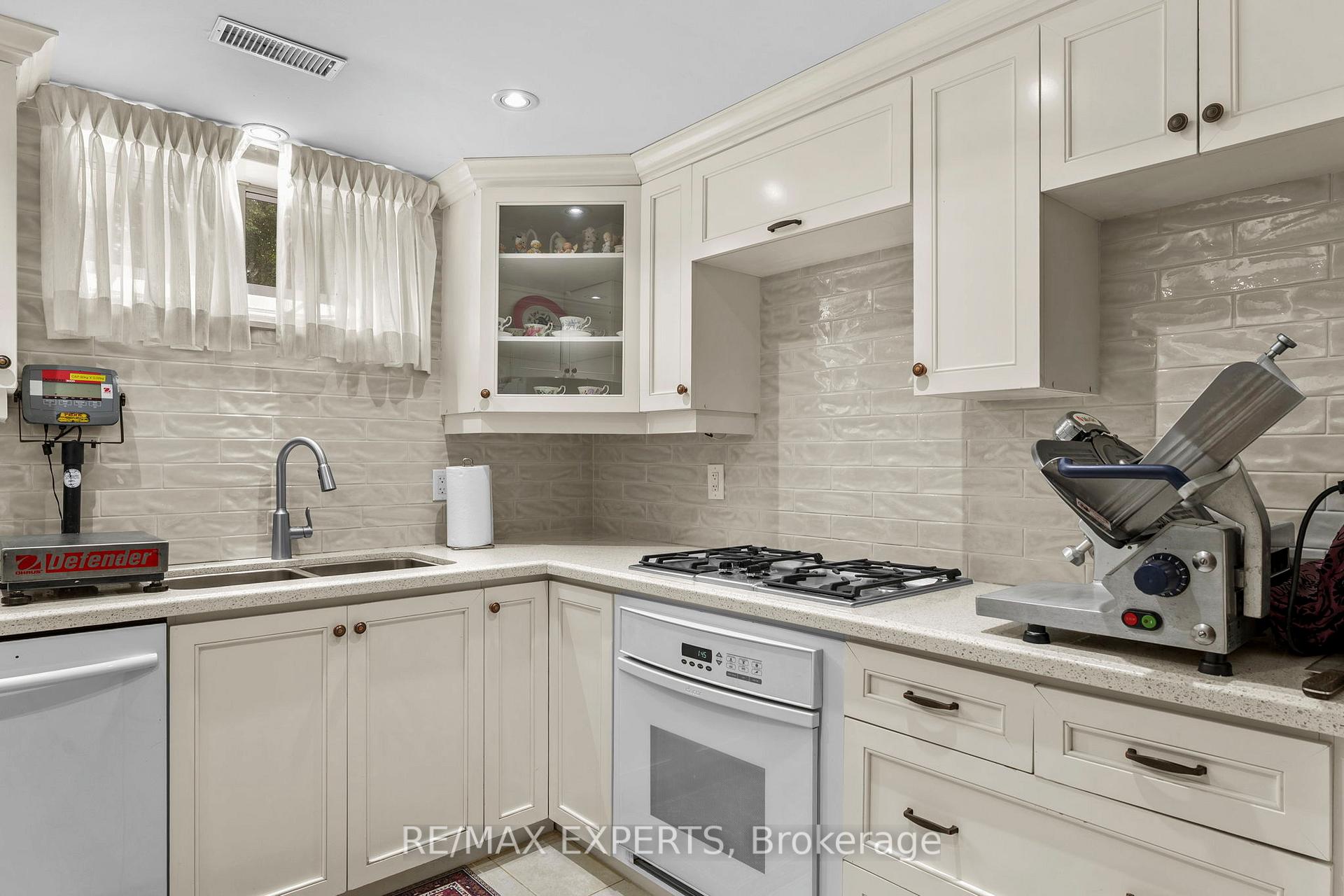 Photo 29 of 76 Bachley Crescent, King, Rural King — HOMEH