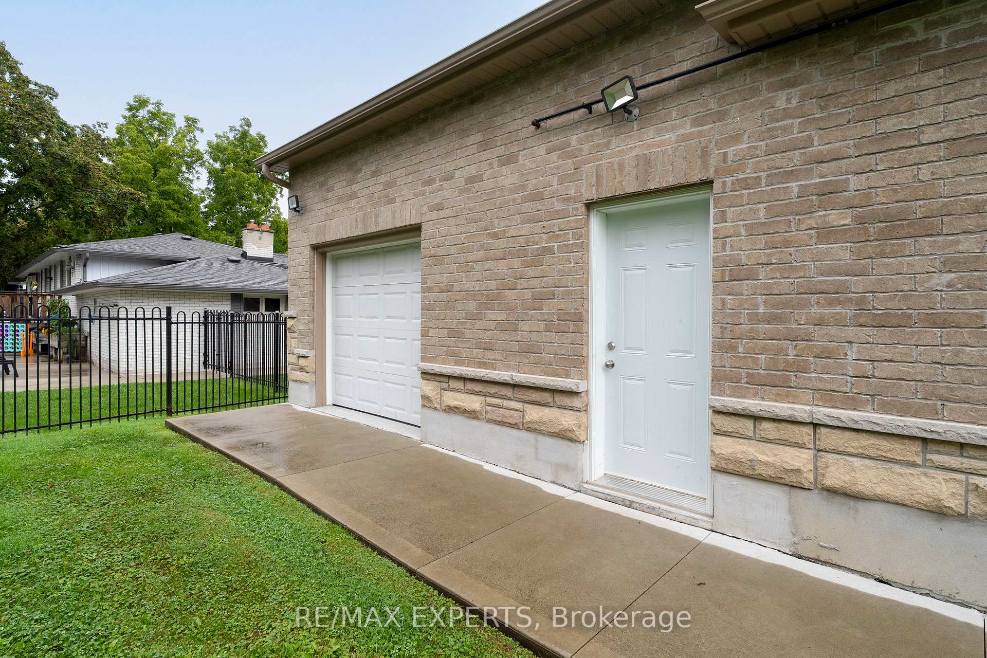 Photo 41 of 76 Bachley Crescent, King, Rural King — HOMEH