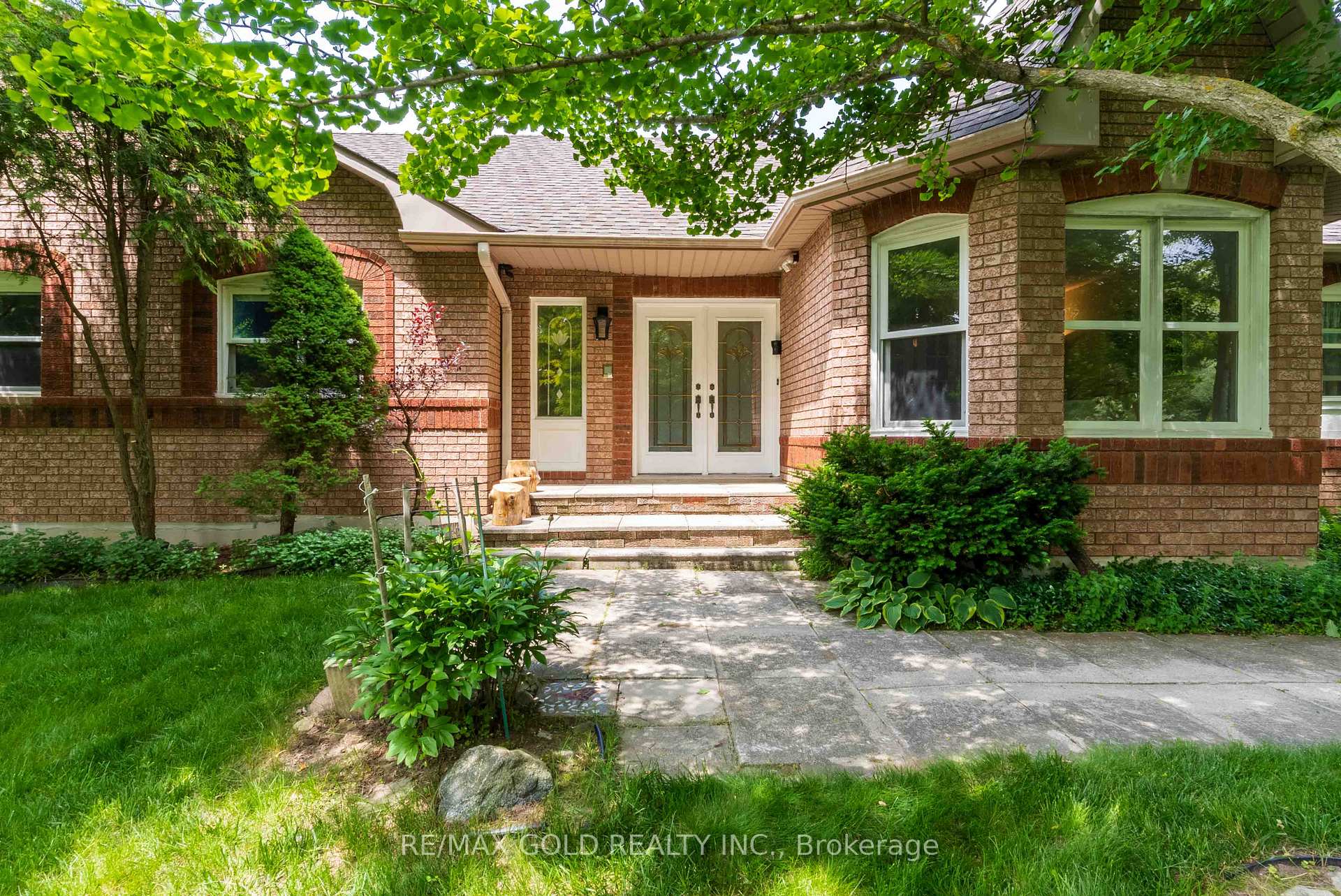 Photo 2 of 12 Golfdale Court, Caledon, Rural Caledon — HOMEH