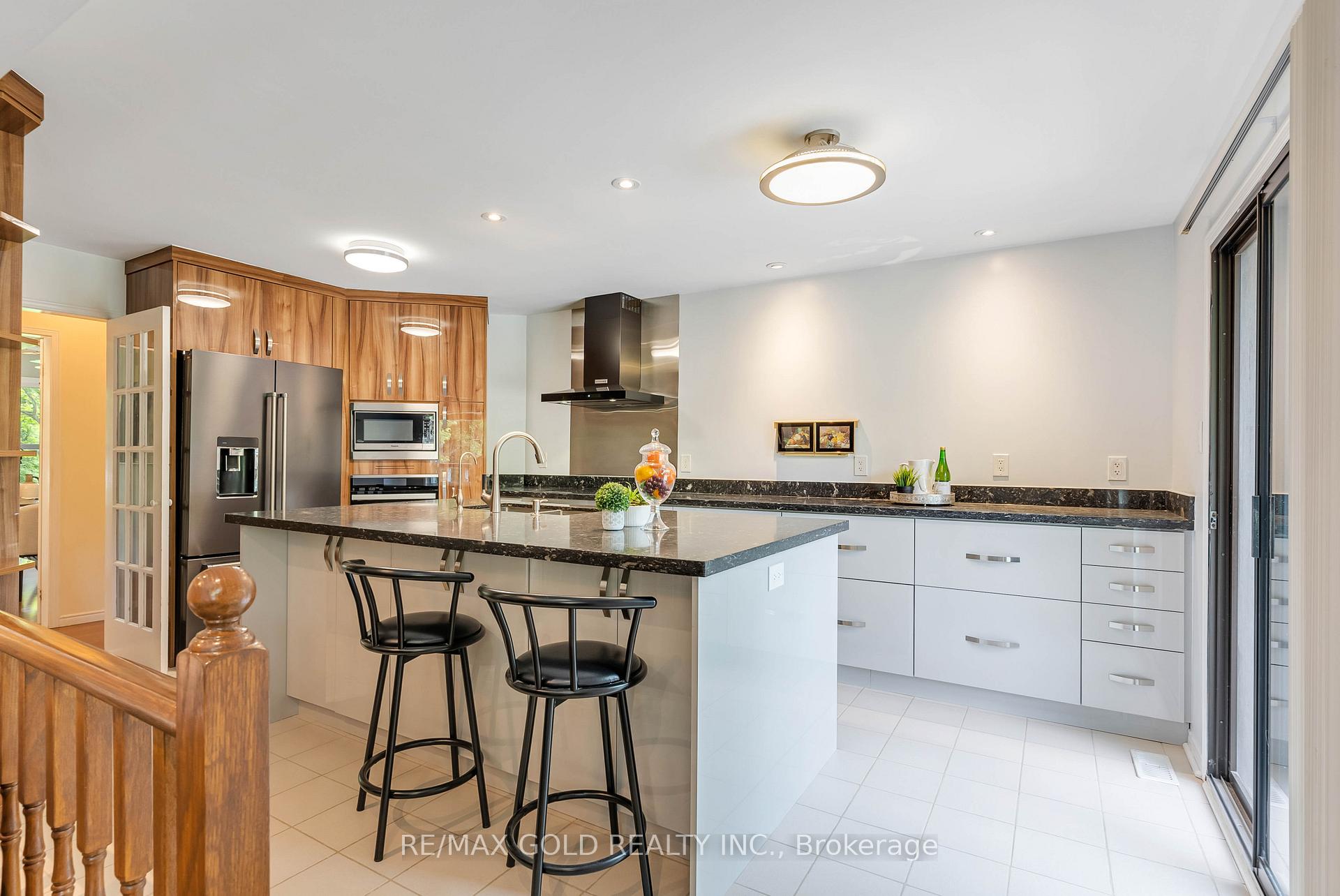 Photo 10 of 12 Golfdale Court, Caledon, Rural Caledon — HOMEH