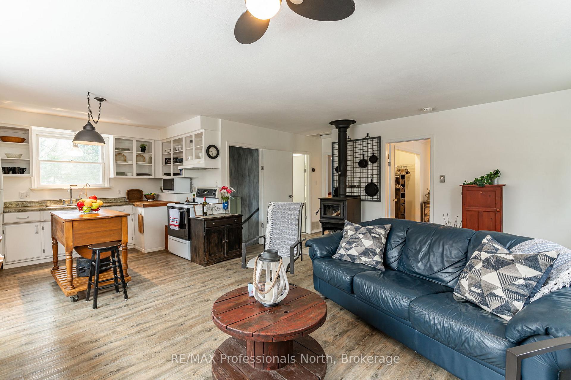 Photo 3 of 1010 Sturgeon Drive, Minden Hills, Minden — HOMEH