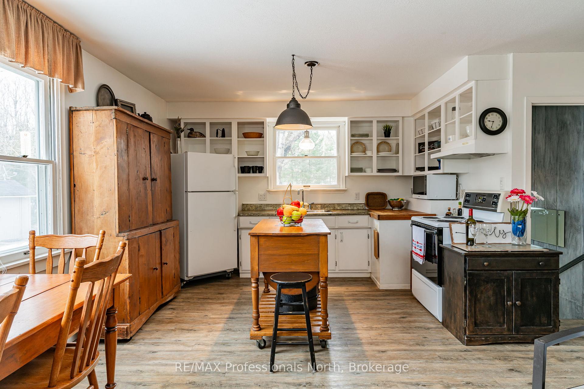 Photo 5 of 1010 Sturgeon Drive, Minden Hills, Minden — HOMEH