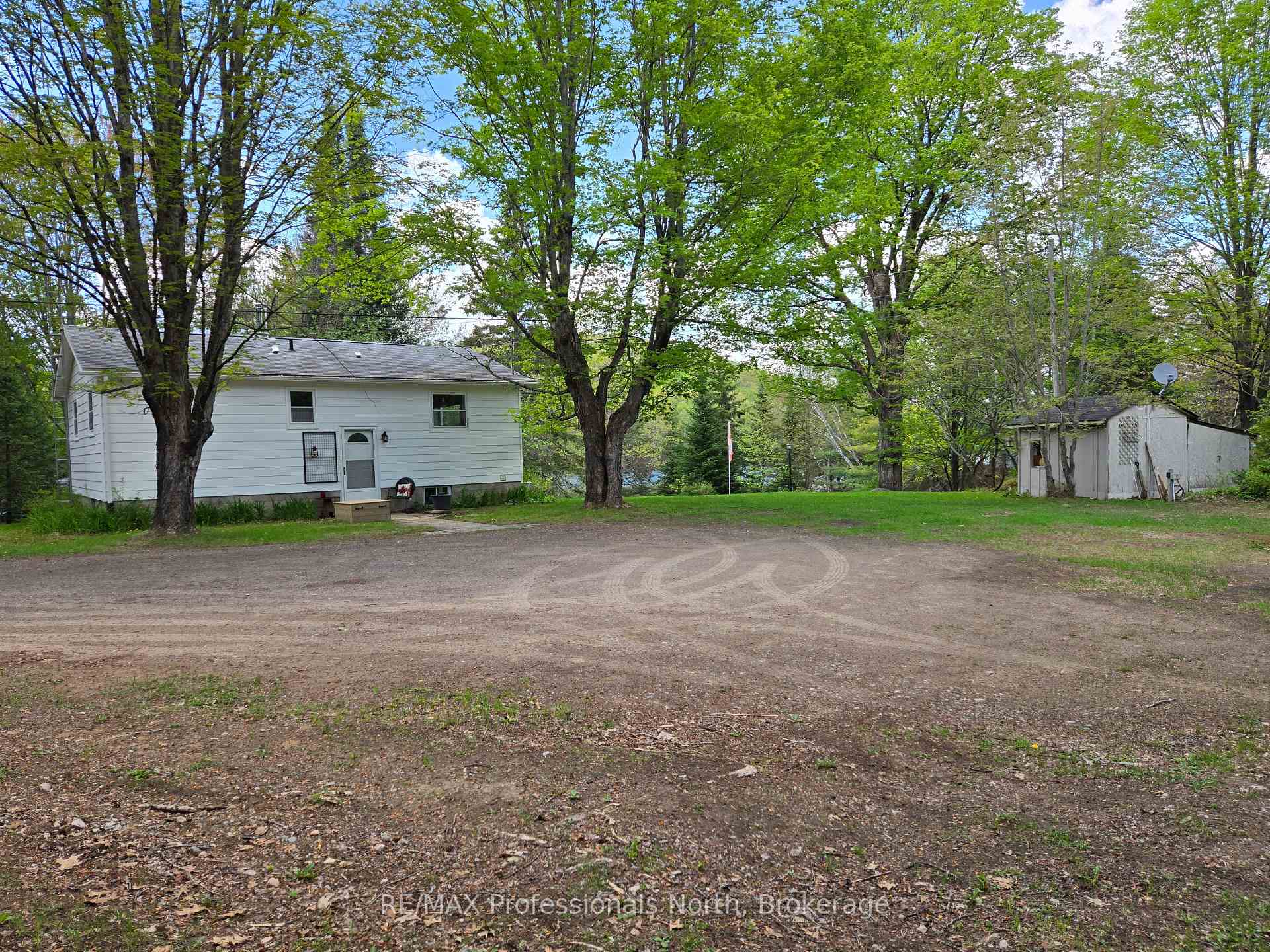 Photo 4 of 1010 Sturgeon Drive, Minden Hills, Minden — HOMEH