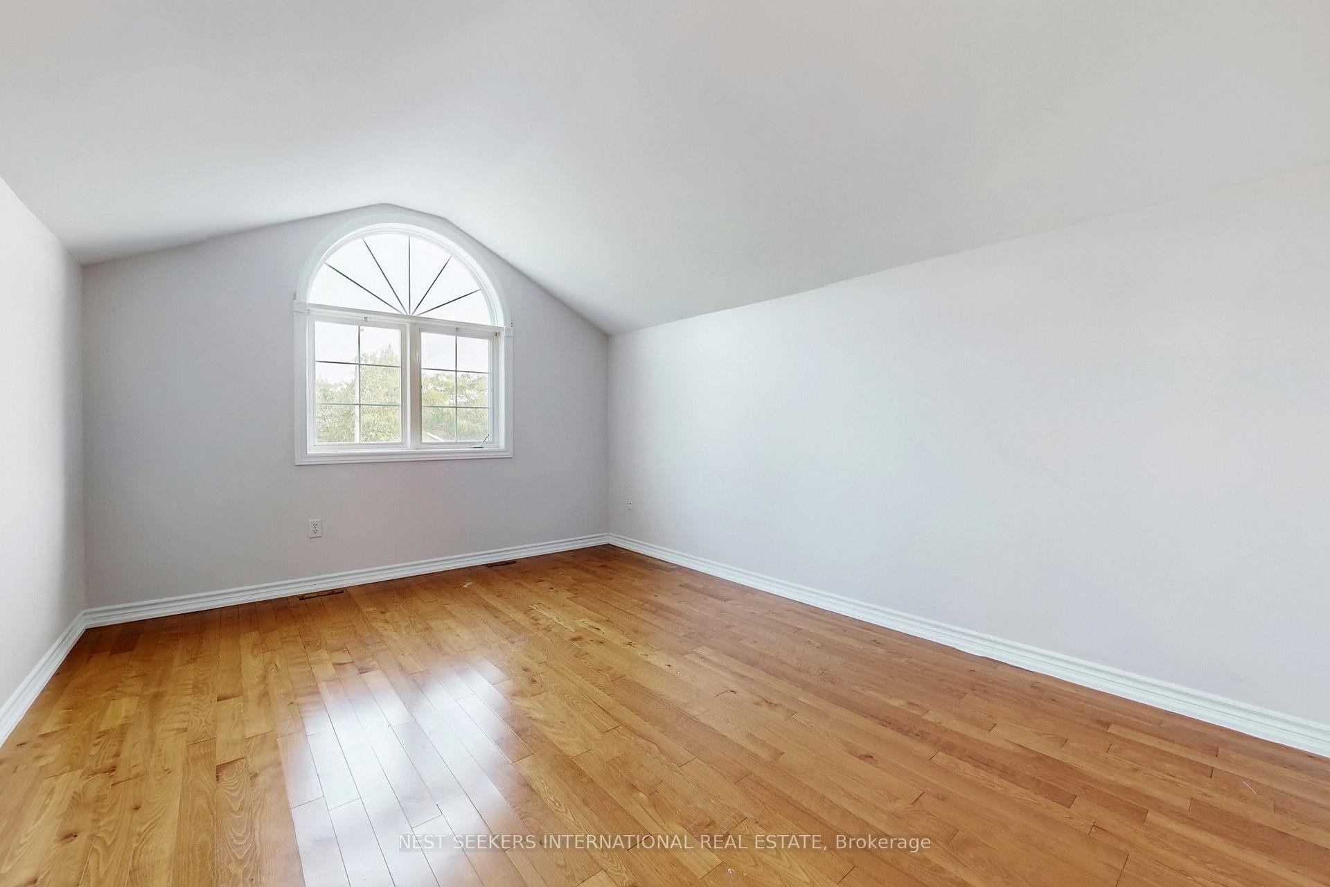 Photo 5 of 78 Clute Crescent, Barrie, Holly — HOMEH