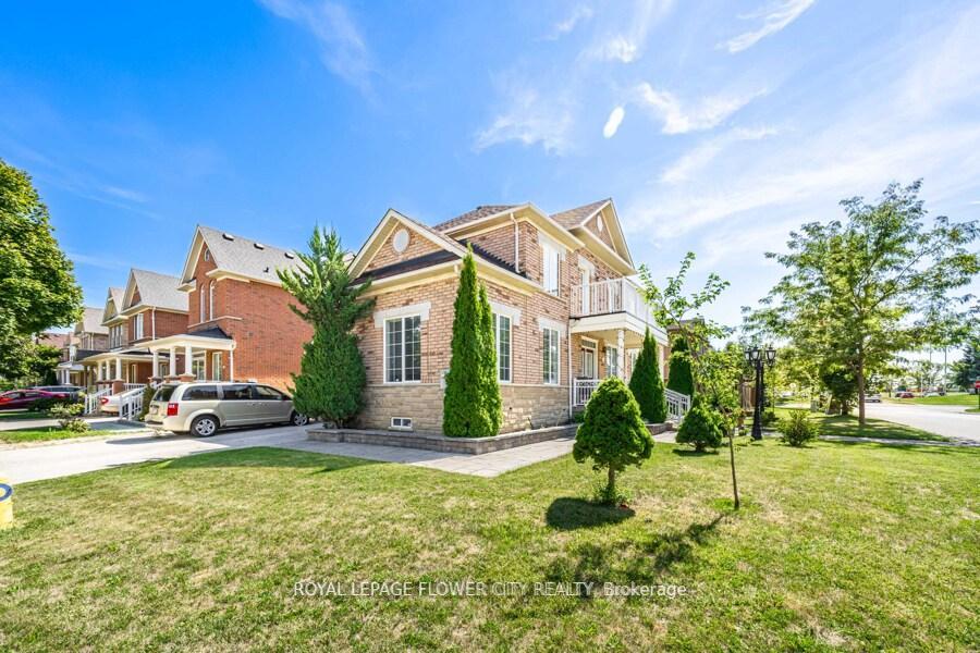 Photo 4 of 73 Hollywood Hill Circle, Vaughan, Vellore Village — HOMEH