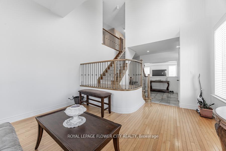 Photo 10 of 73 Hollywood Hill Circle, Vaughan, Vellore Village — HOMEH