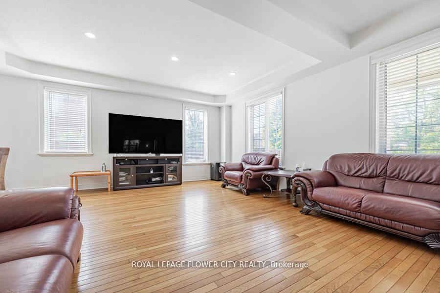 Photo 12 of 73 Hollywood Hill Circle, Vaughan, Vellore Village — HOMEH