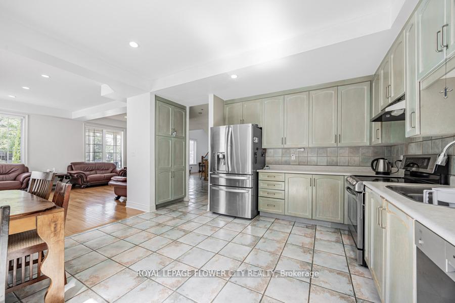 Photo 7 of 73 Hollywood Hill Circle, Vaughan, Vellore Village — HOMEH