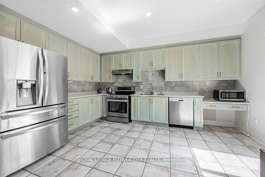 Photo 16 of 73 Hollywood Hill Circle, Vaughan, Vellore Village — HOMEH