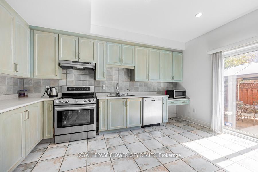 Photo 25 of 73 Hollywood Hill Circle, Vaughan, Vellore Village — HOMEH