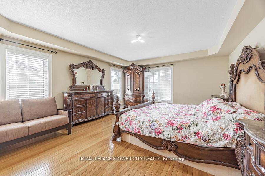 Photo 37 of 73 Hollywood Hill Circle, Vaughan, Vellore Village — HOMEH