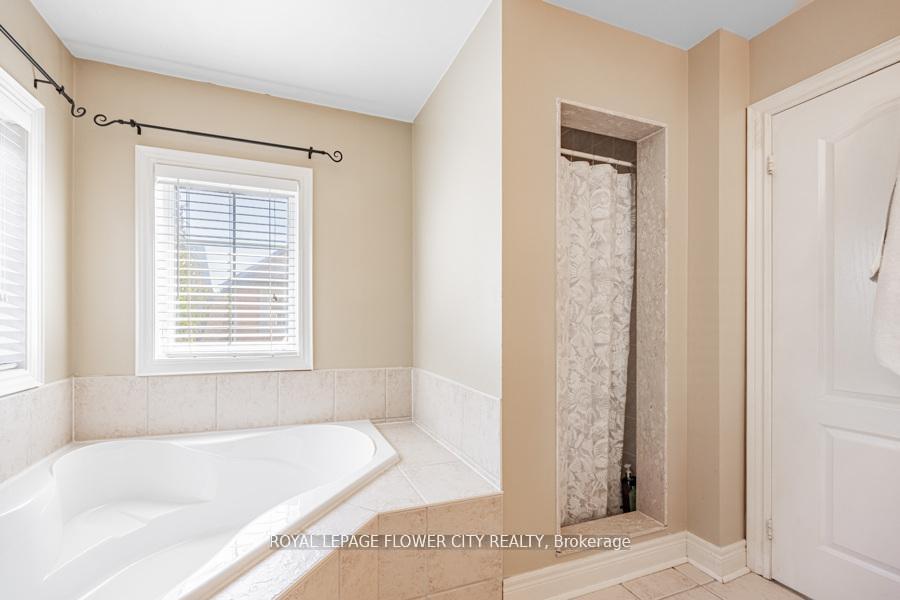 Photo 33 of 73 Hollywood Hill Circle, Vaughan, Vellore Village — HOMEH