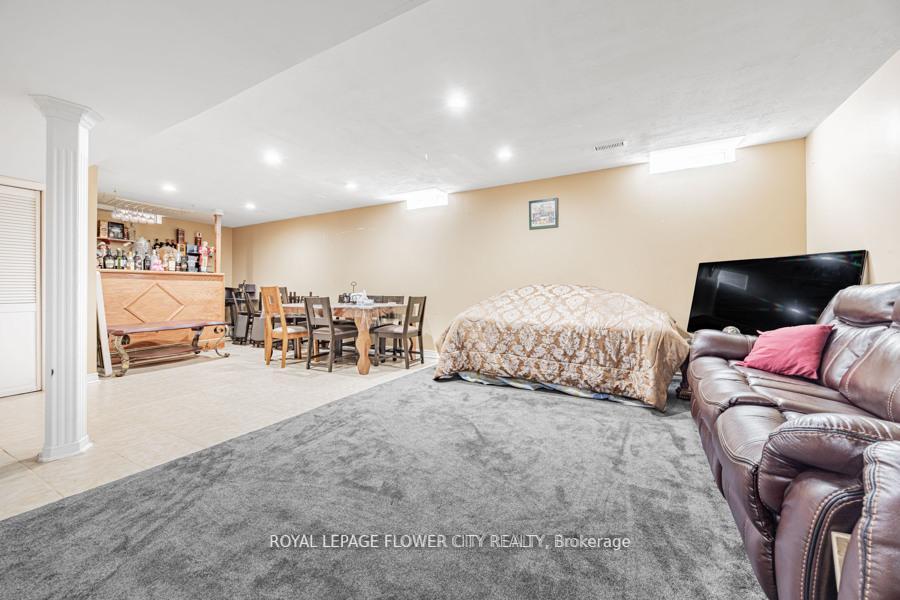 Photo 32 of 73 Hollywood Hill Circle, Vaughan, Vellore Village — HOMEH