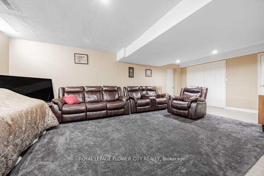 Photo 27 of 73 Hollywood Hill Circle, Vaughan, Vellore Village — HOMEH