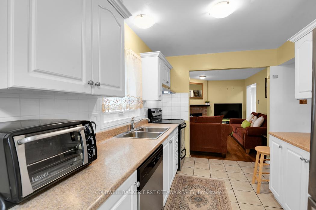 Photo 4 of 23 Manju Street, Ottawa, Hunt Club Park — HOMEH