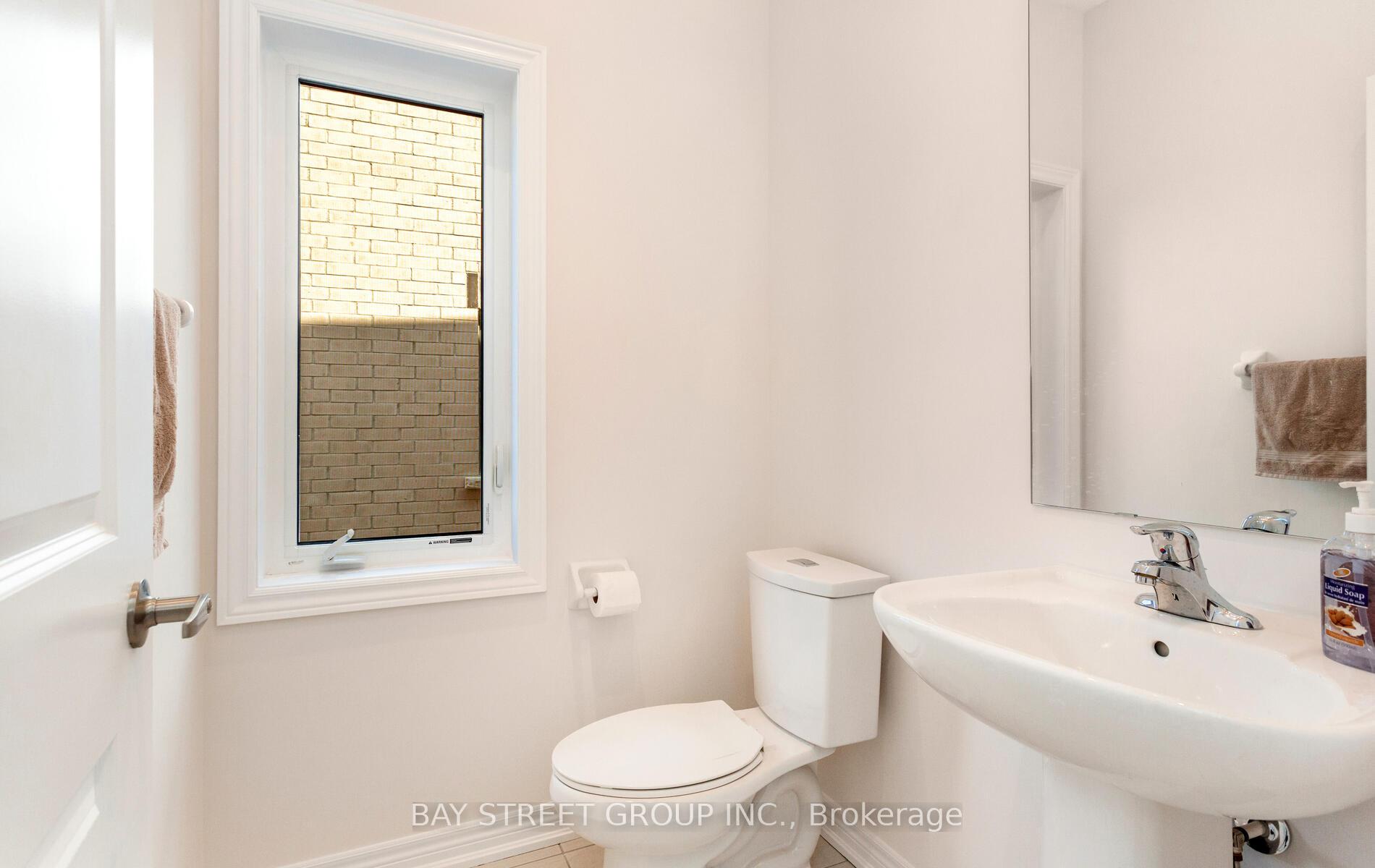 Photo 16 of 888 Apple Terrace, Milton, Cobban — HOMEH