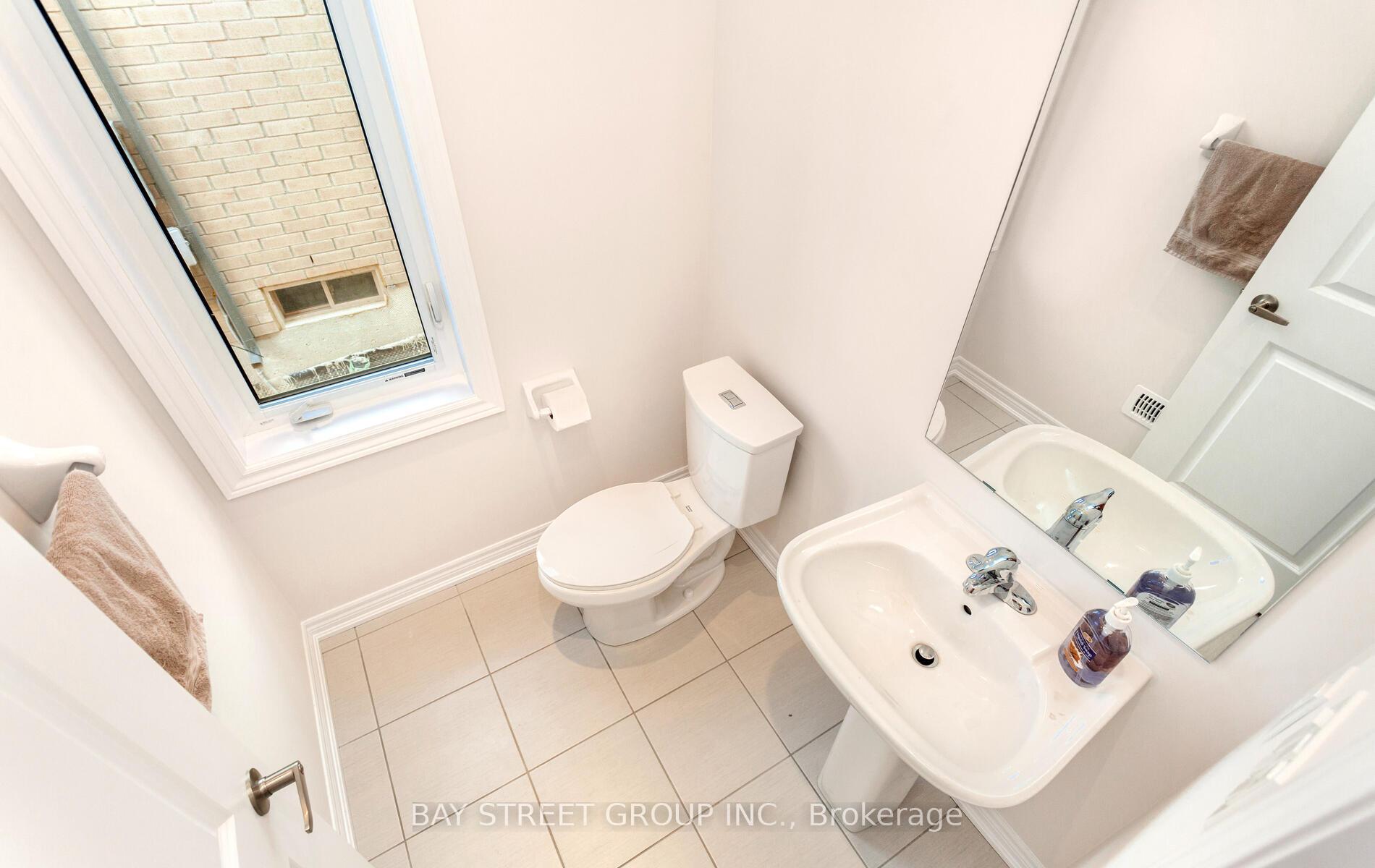 Photo 2 of 888 Apple Terrace, Milton, Cobban — HOMEH