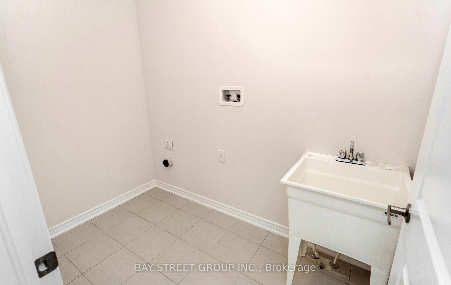 Photo 22 of 888 Apple Terrace, Milton, Cobban — HOMEH