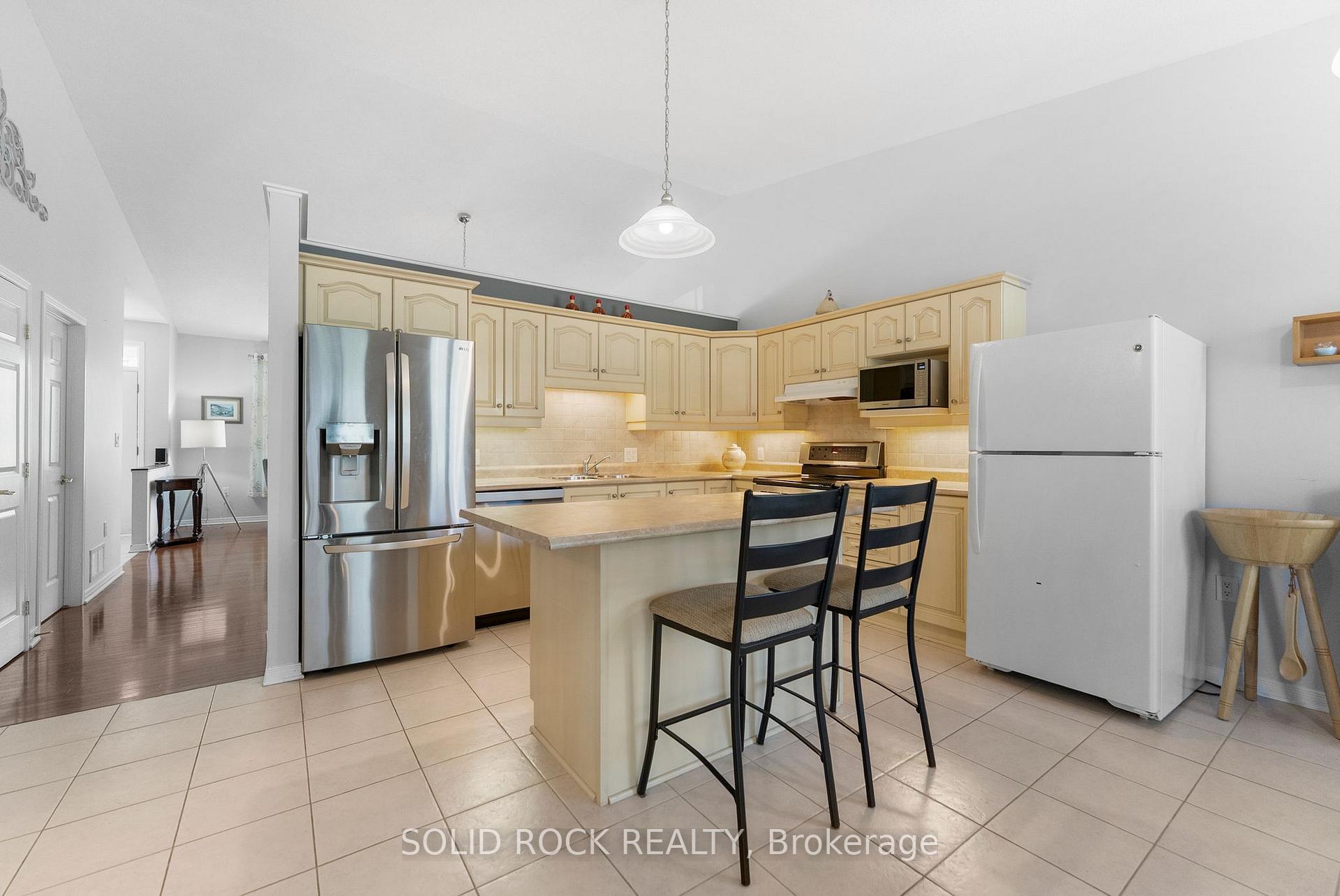 Photo 5 of 659 Country Trail Private, Ottawa, Carlsbad Springs — HOMEH