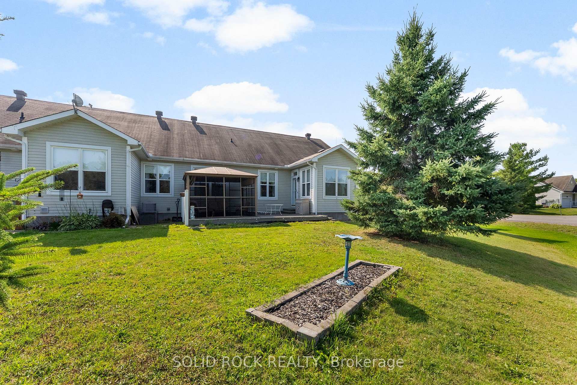 Photo 3 of 659 Country Trail Private, Ottawa, Carlsbad Springs — HOMEH