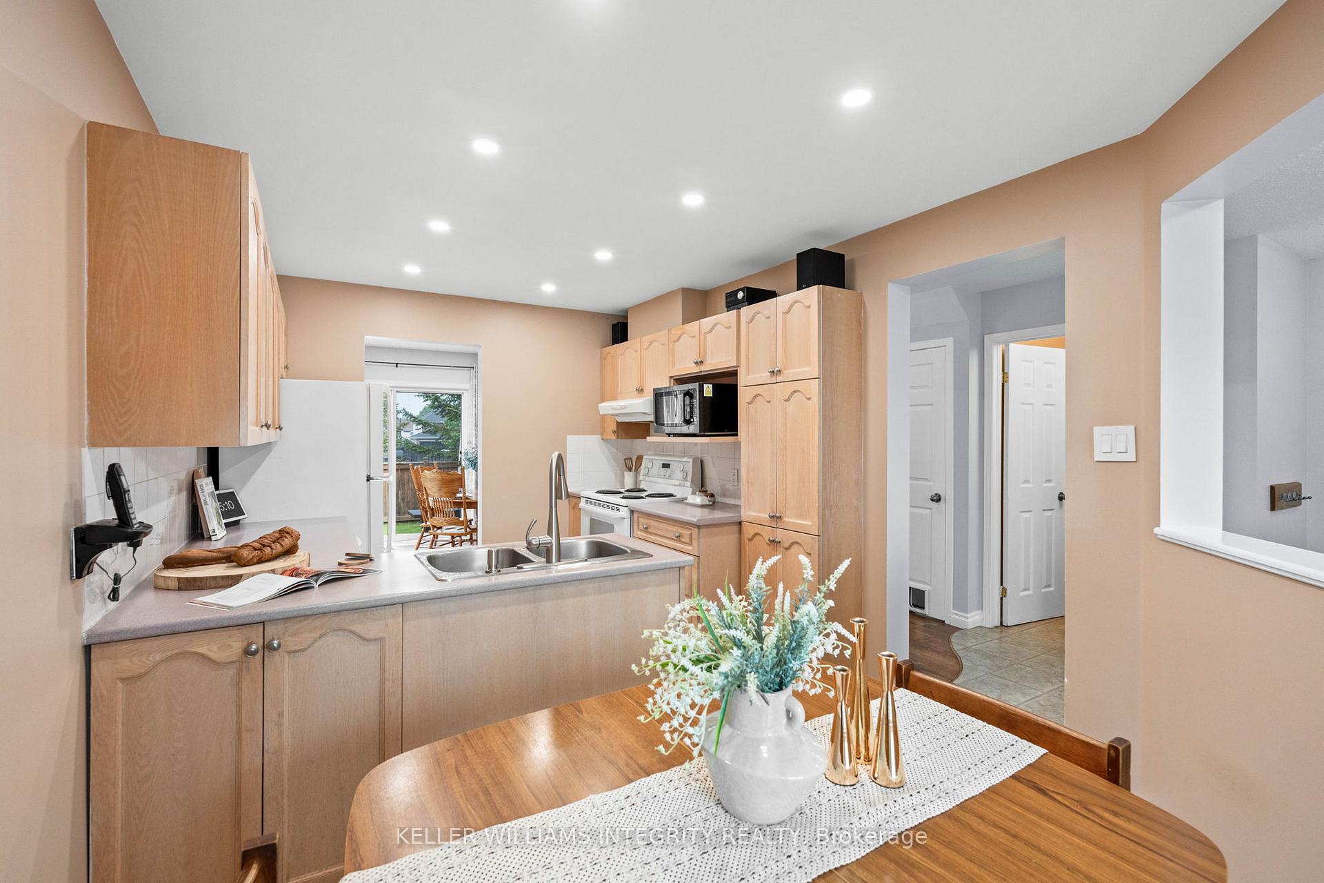 Photo 10 of 135 Whalings Circle, Ottawa, Stittsville (Central) — HOMEH
