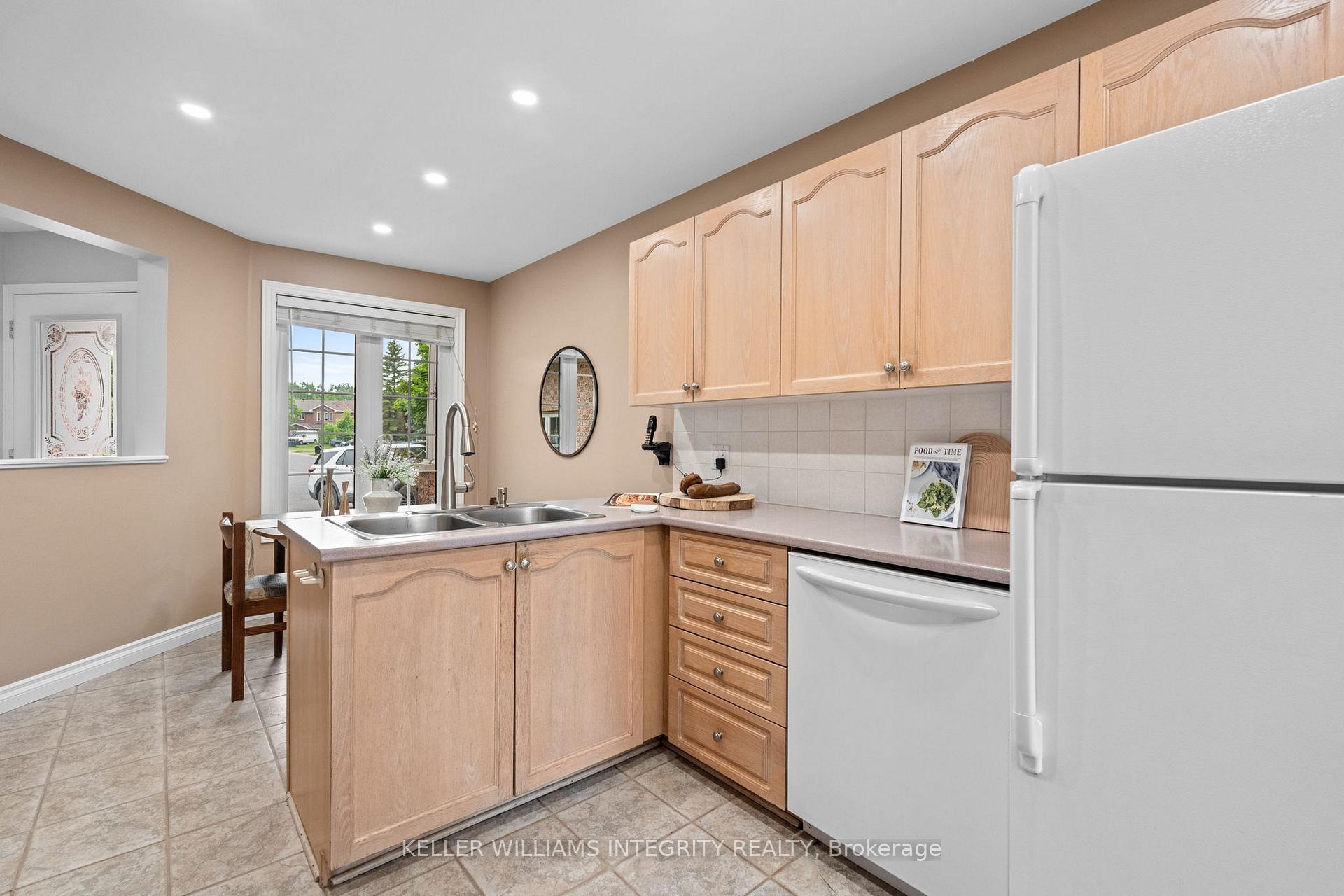 Photo 5 of 135 Whalings Circle, Ottawa, Stittsville (Central) — HOMEH