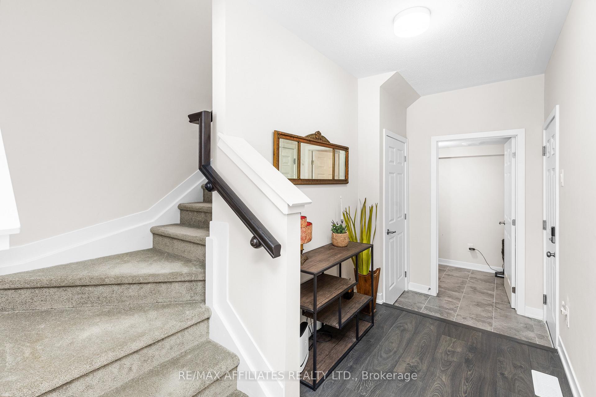 Photo 10 of 59 Stitch Mews, Ottawa, Goulbourn Twp From Franktown Rd/South To Rideau — HOMEH