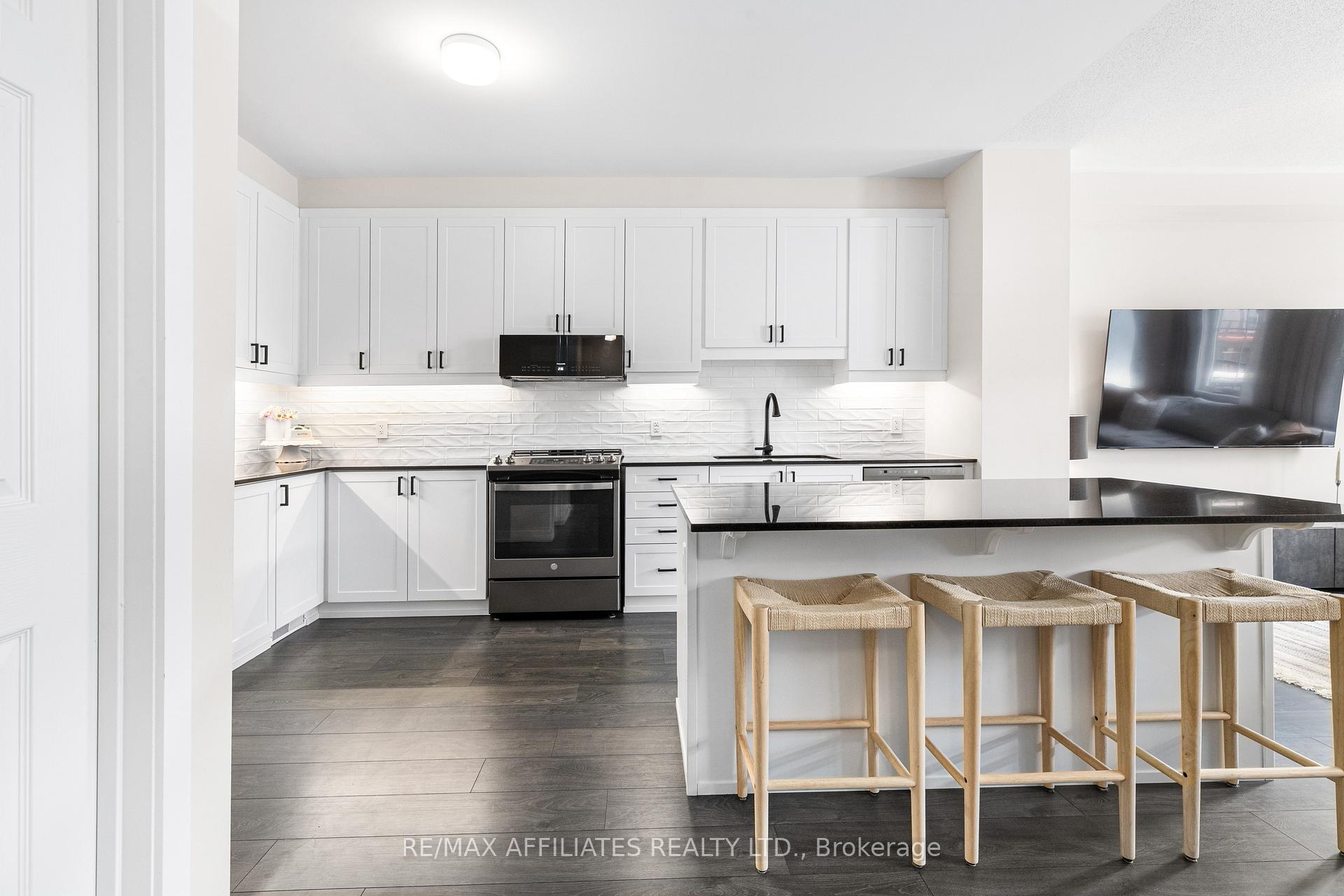 Photo 9 of 59 Stitch Mews, Ottawa, Goulbourn Twp From Franktown Rd/South To Rideau — HOMEH