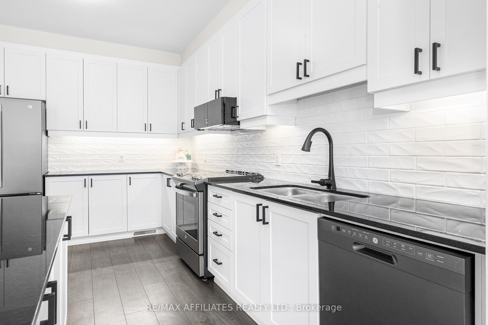 Photo 8 of 59 Stitch Mews, Ottawa, Goulbourn Twp From Franktown Rd/South To Rideau — HOMEH