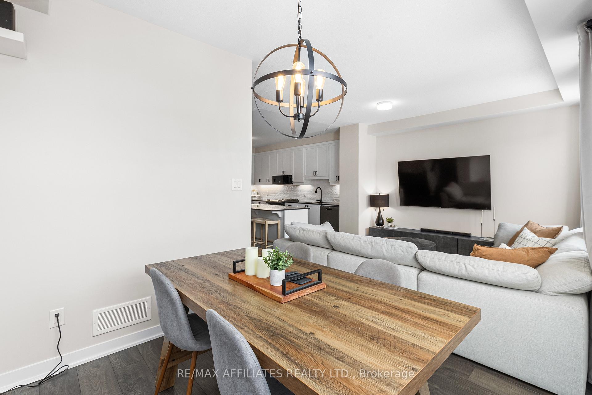 Photo 20 of 59 Stitch Mews, Ottawa, Goulbourn Twp From Franktown Rd/South To Rideau — HOMEH