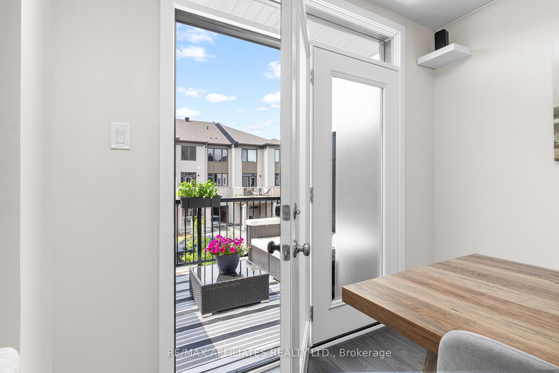Photo 21 of 59 Stitch Mews, Ottawa, Goulbourn Twp From Franktown Rd/South To Rideau — HOMEH