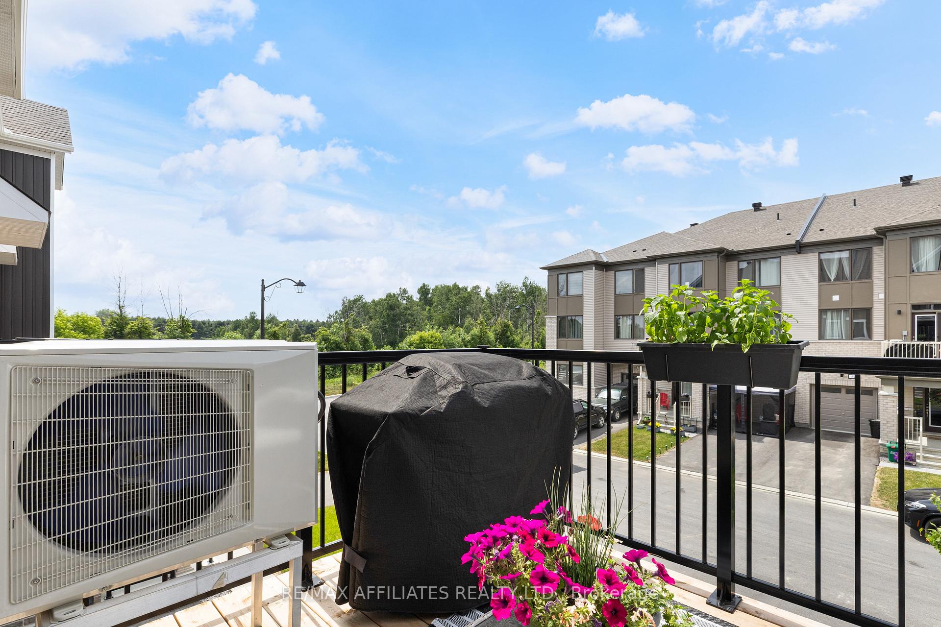 Photo 23 of 59 Stitch Mews, Ottawa, Goulbourn Twp From Franktown Rd/South To Rideau — HOMEH